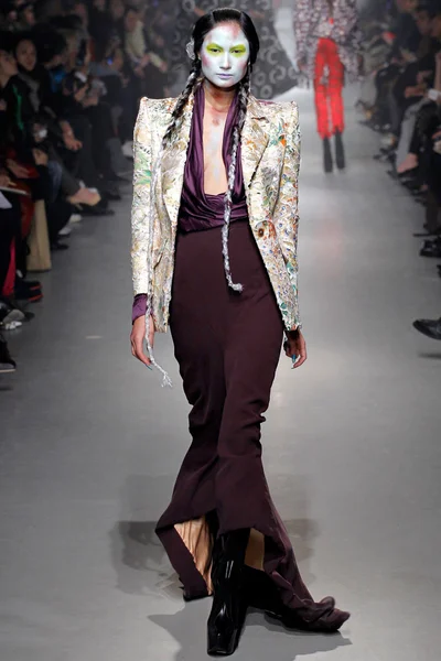 Look 32